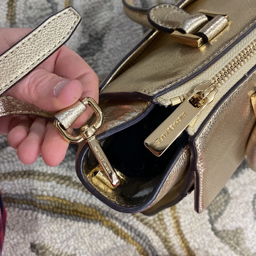 💕 Michael Kors gold leather large top satchel bag gorgeous 💕 - Picture 15 of 17